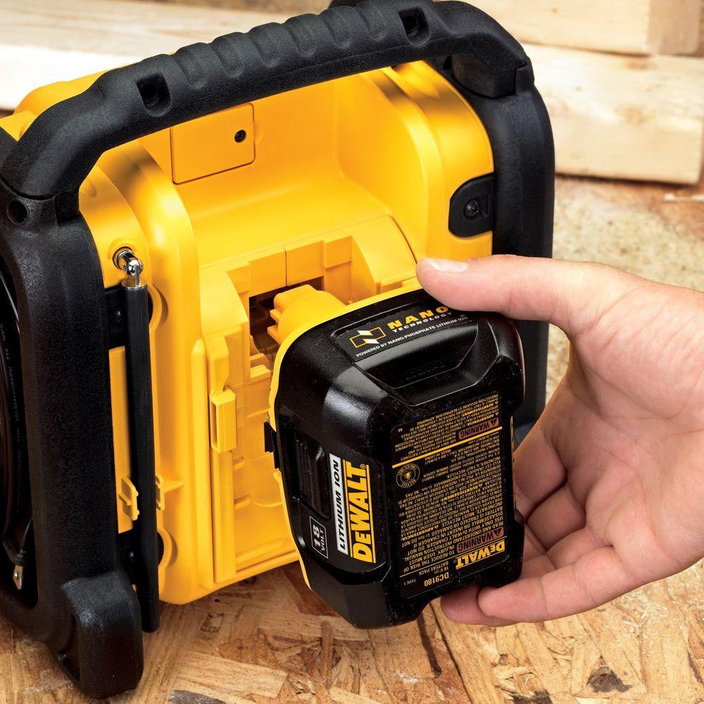 2025 20-Volt MAX Compact Corded / Cordless Worksite Radio